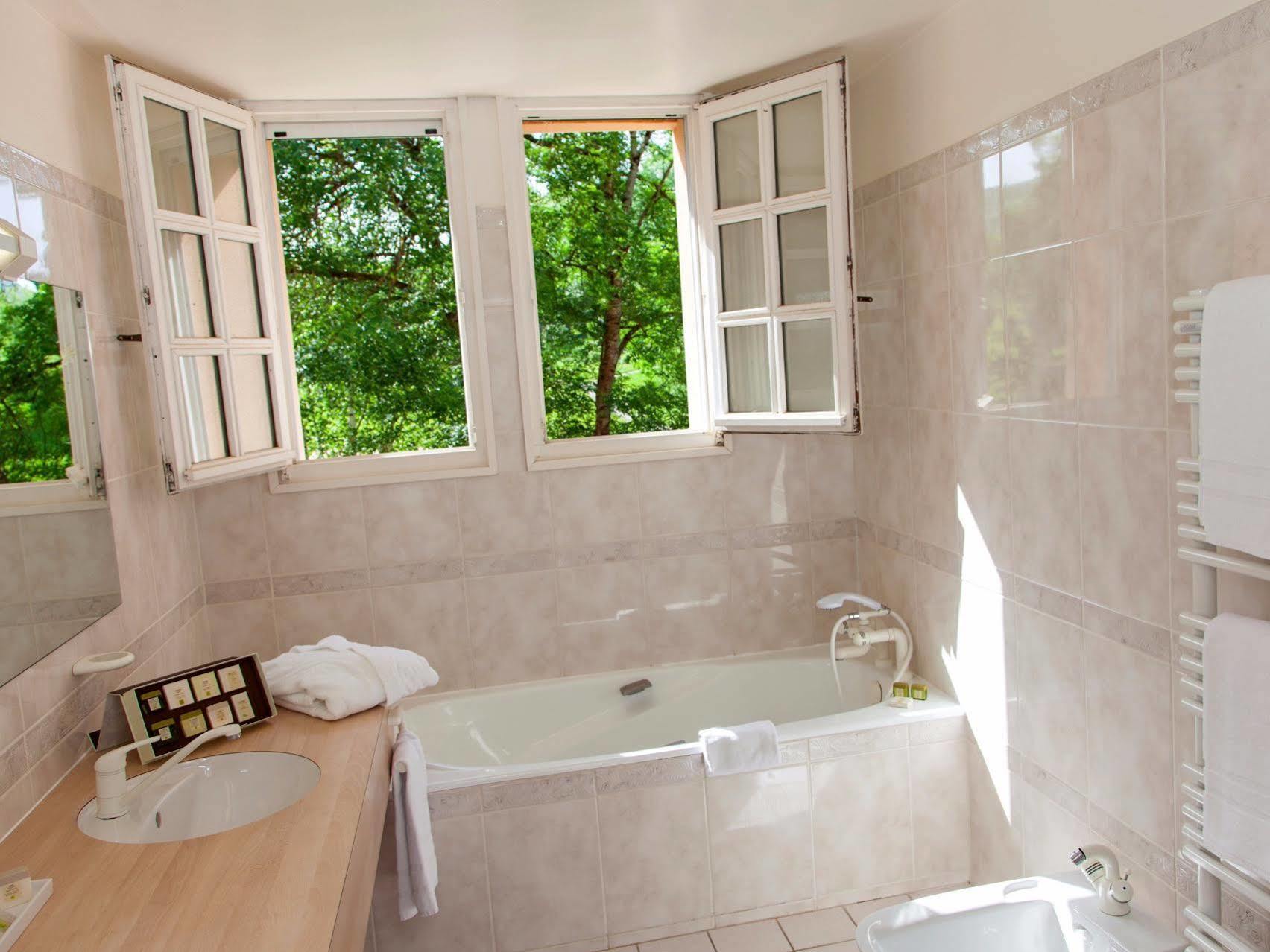 Logis Hotel Golf Le Domaine Du Val De Sorne Vernantois Luaran gambar